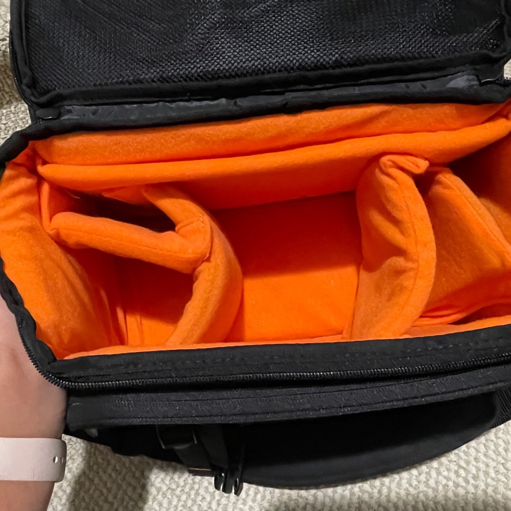 Amazon Basics Camera Bag - Picture 4 of 6